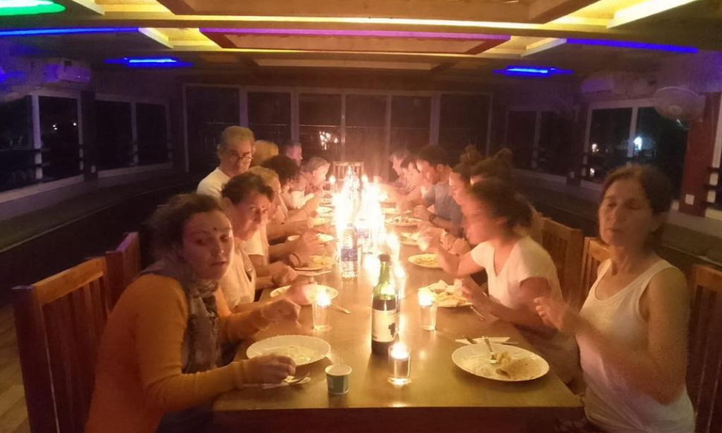 houseboat Lunch & dinner (6)
