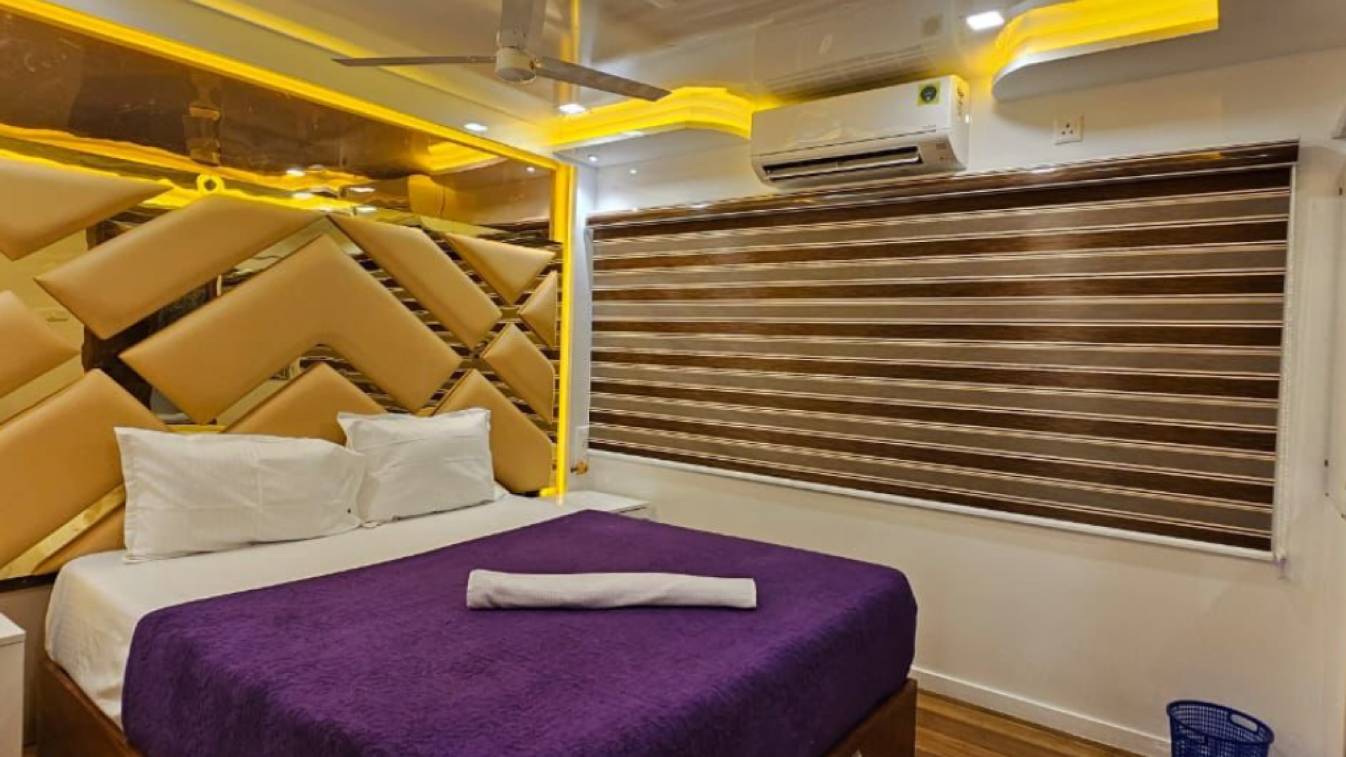 8 Bed Luxury houseboat (6)